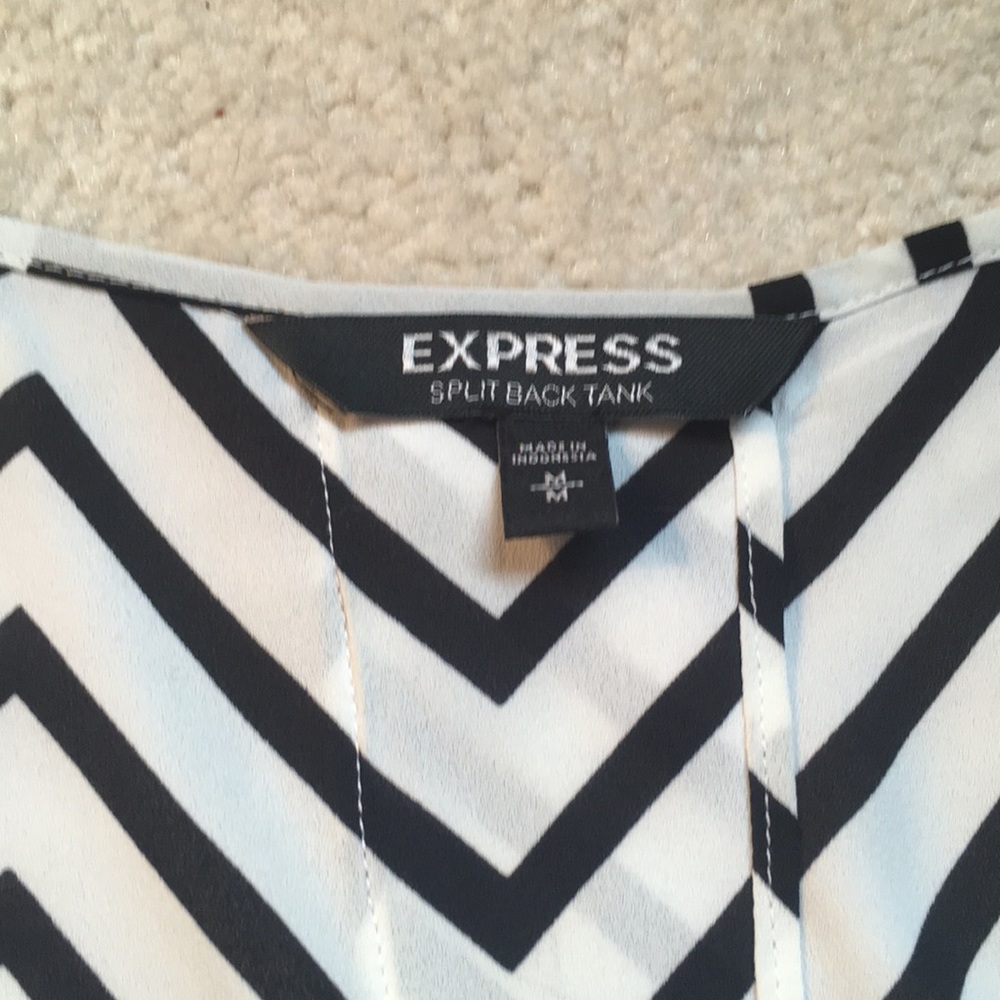 Express Split Back Tank. - Picture 2 of 3